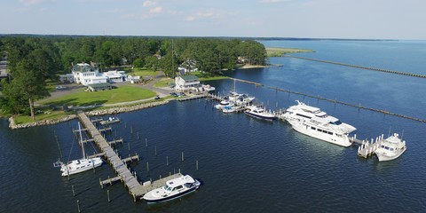 River Forest Manor & Marina