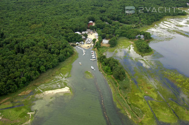 Aucoot Cove Boat Yard