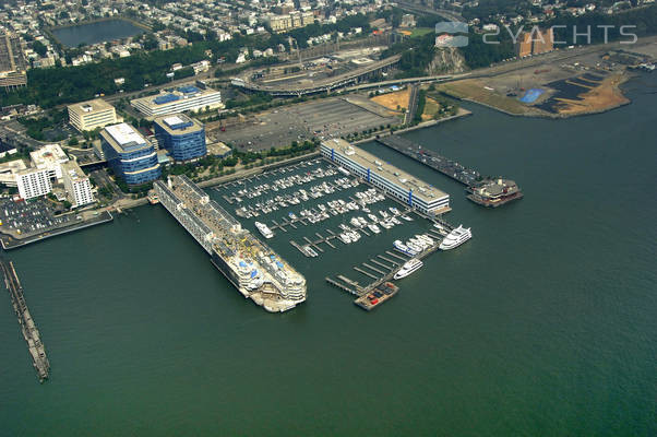 Lincoln Harbor Yacht Club