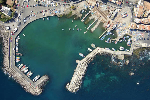 Acitrezza Marina