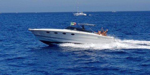 Tornado 38 Cruising
