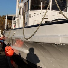 Custom-Craft Box Boat 63