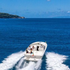 Tornado 38 Cruising