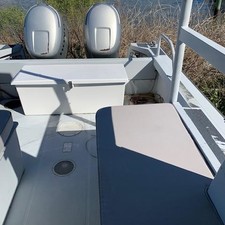 Boston Whaler Challenger 25