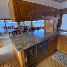 Hatteras 75 Cockpit Motor Yacht