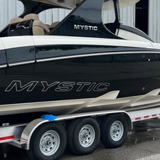 Mystic Powerboats Mystic M3800