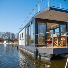 Nautilus Houseboat