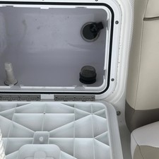 Hurricane Center Console 19 OB