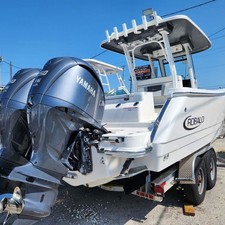 Robalo R270
