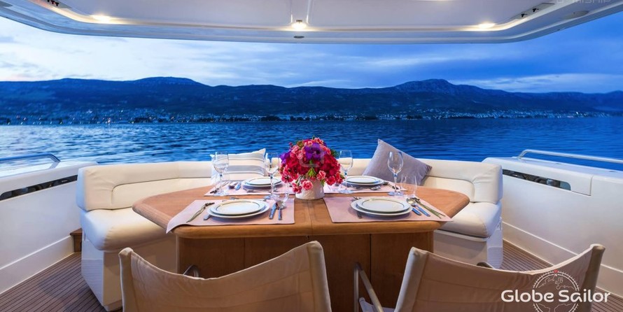 Ferretti 730
