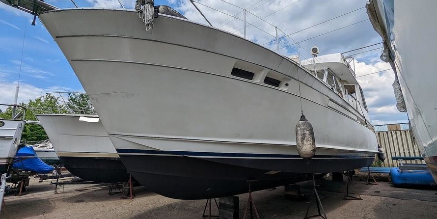 Chris-Craft Commander 44