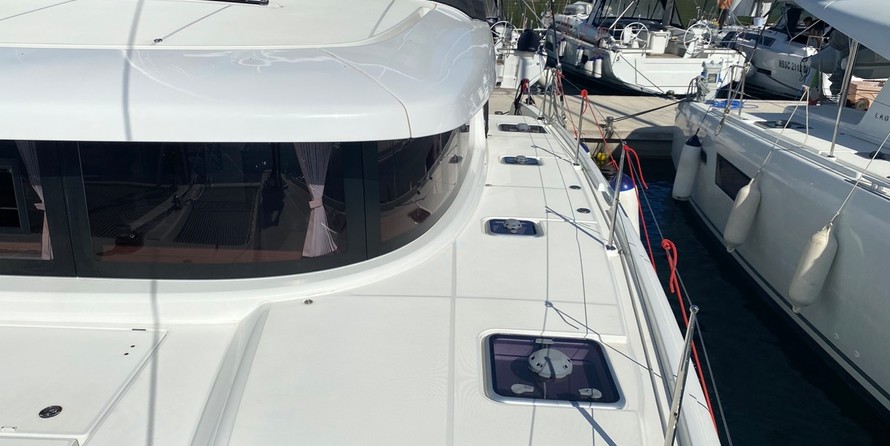 Lagoon 42