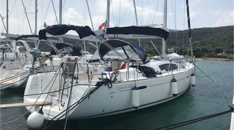 Oceanis 43 (4Cab)