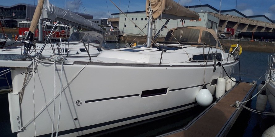 Dufour 382