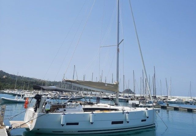 Dufour 390