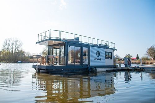 Nautilus Houseboat
