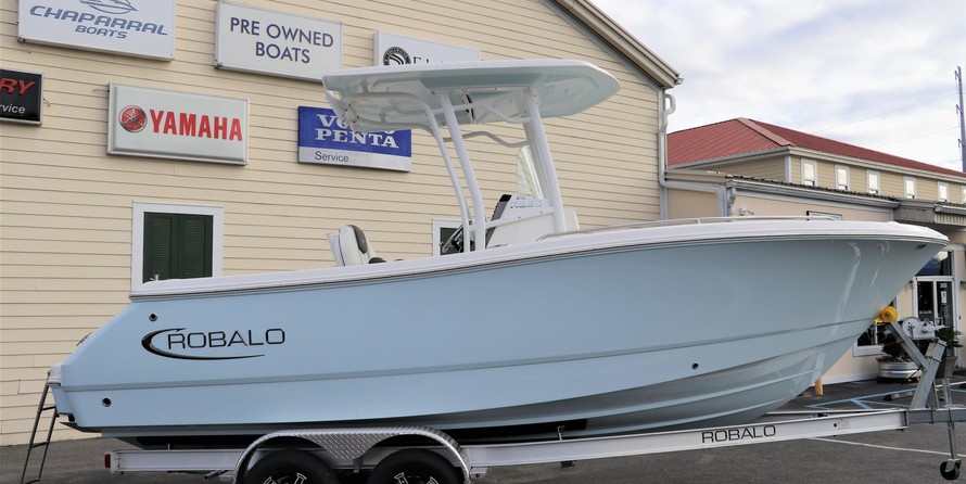 Robalo R230 Center Console