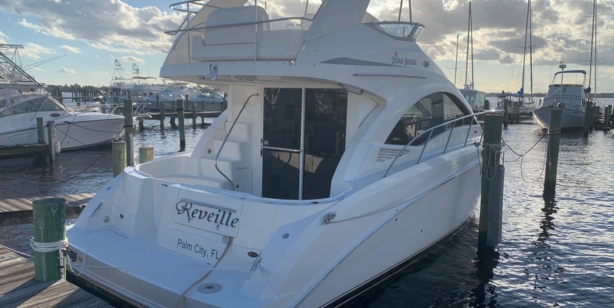 Sea Ray 36 Sedan Bridge