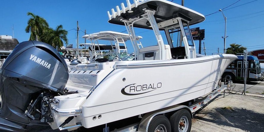 Robalo R270